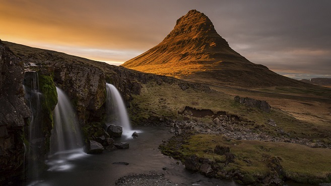 Islandská hora v západu slunce